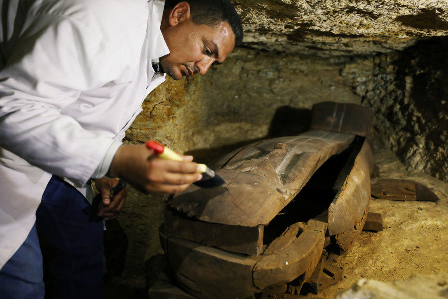 2,000yo mummies discovered at major Egyptian tombs is 