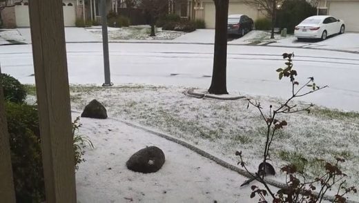 Thunderstorm drops so much hail in Sacramento, it looks like snow