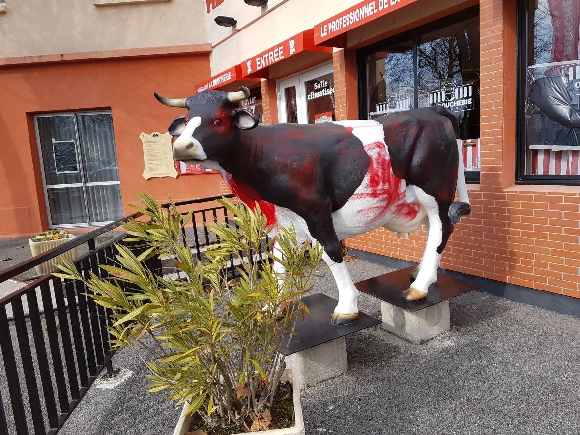Click to enlarge La Boucherie vandalism framce vegans