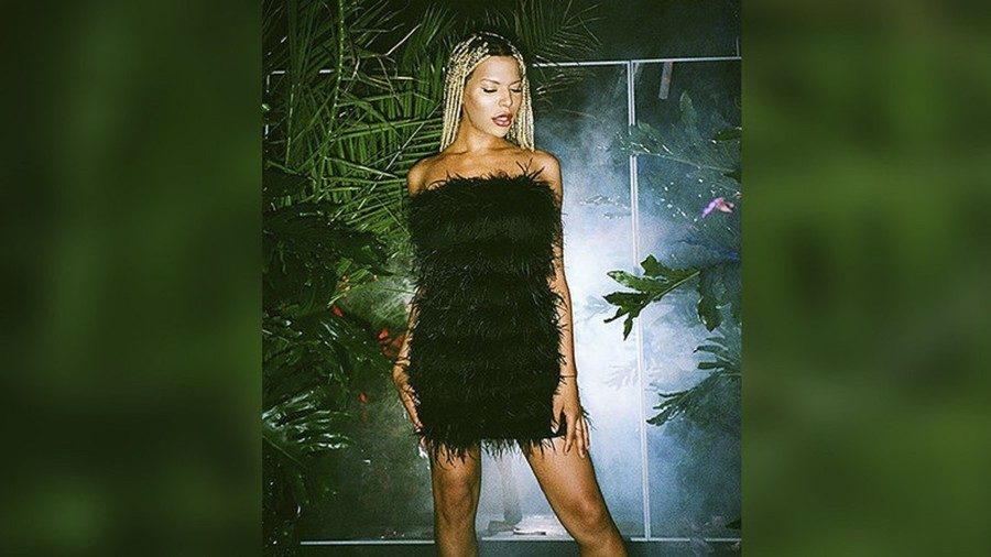 Click to enlarge Munroe Bergdorf