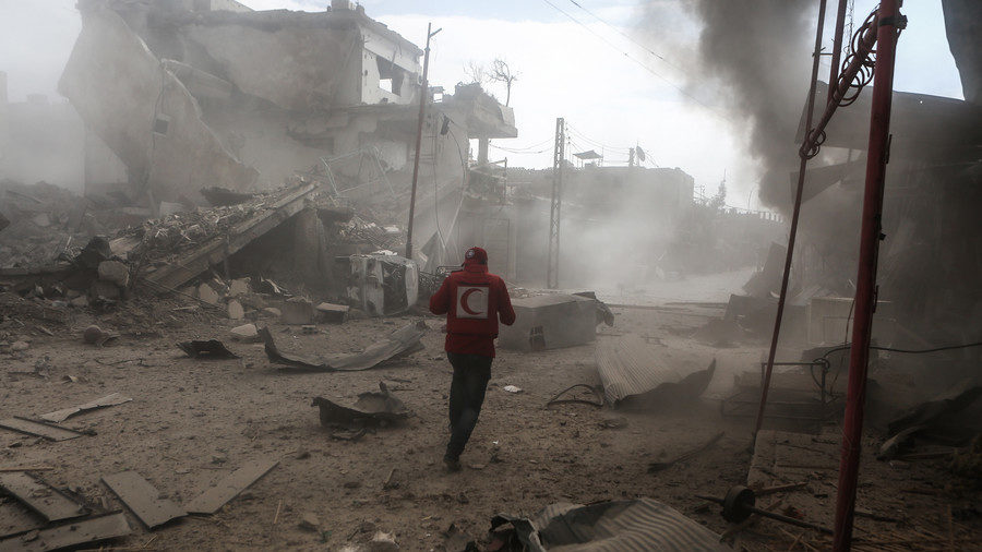 Click to enlarge Syrian Red Crescent volunteer