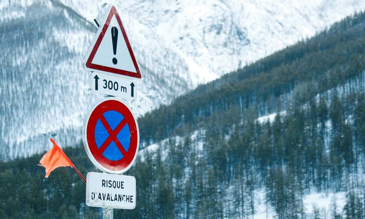 Skiers have been warned of risks as winter weather bringing snow and freezing temperatures continues in France.