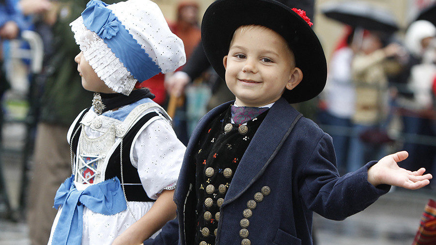 Click to enlarge European girl boy