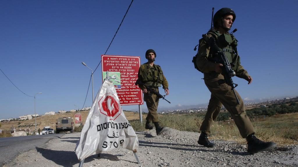 IDF soldiers checkpoint West bank