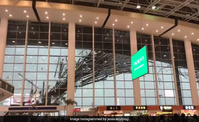 Click to enlarge Roof blown off at Nanchang Changbei International Airport