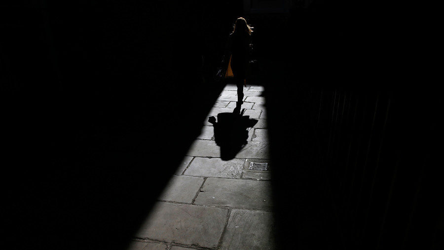 Click to enlarge woman dark alley