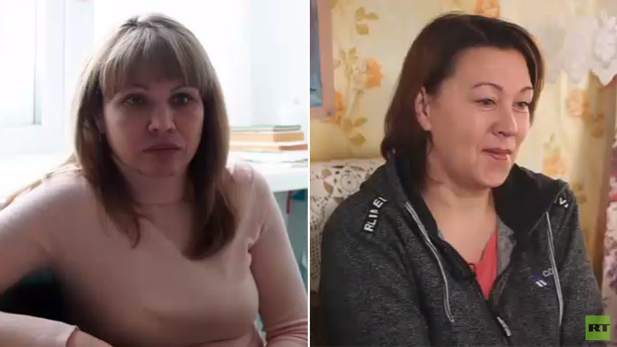 2 women