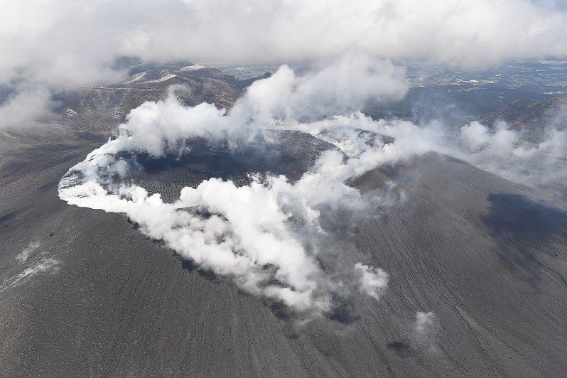 Click to enlarge Mount Shinmoe is seen from a Mainichi Shimbun helicopter on March 9, 2018.