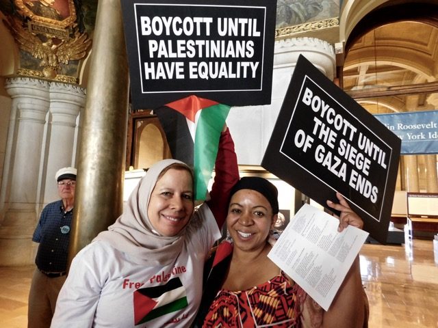 Click to enlarge BDS protestors activists