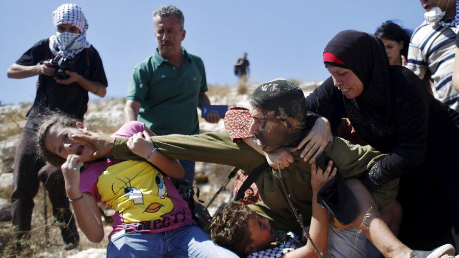 Palestinians scuffle with Israeli soldier