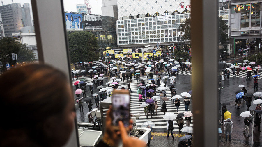 Click to enlarge Tokyo crowd