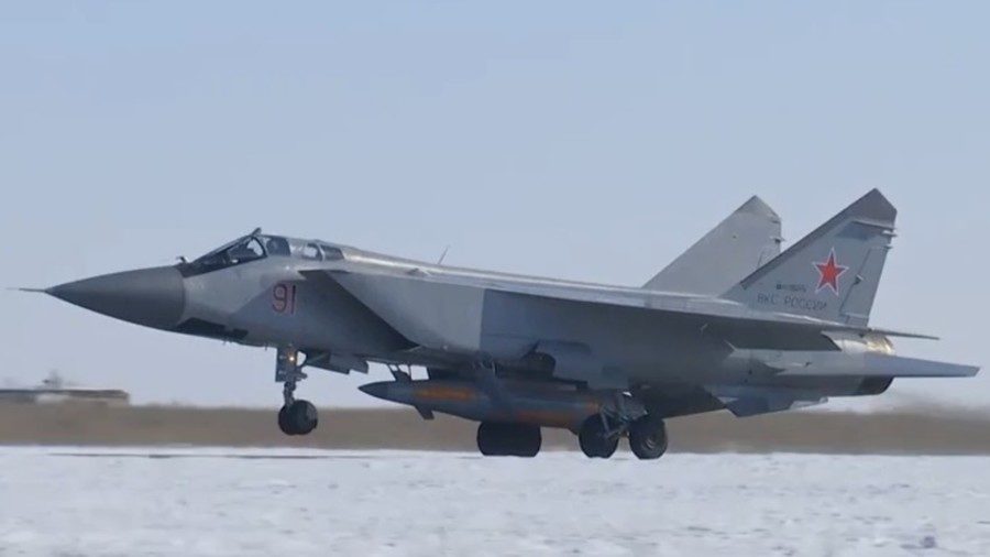 MiG-31 takes off with Kinzhal missile attached