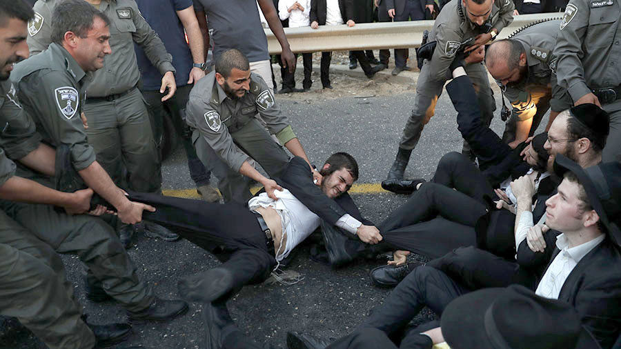 Click to enlarge ultra orthodox jews protest draft