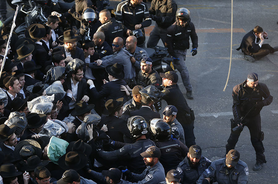 Click to enlarge ultra orthodox jews protest draft
