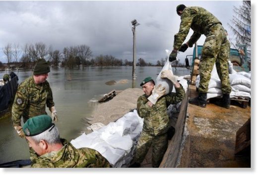 Croatian soldiers shore up flood defences as rivers rise, March 2018.