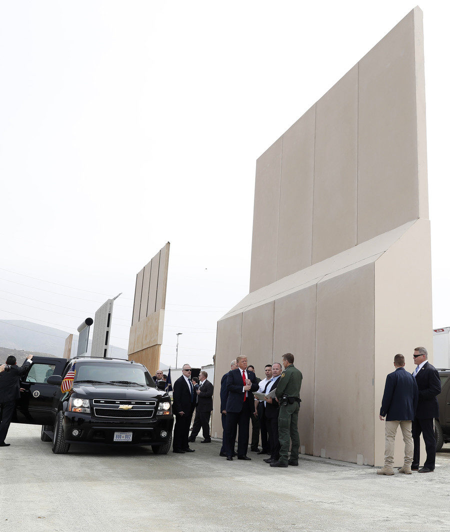 Click to enlarge Trump border wall tour San Diego