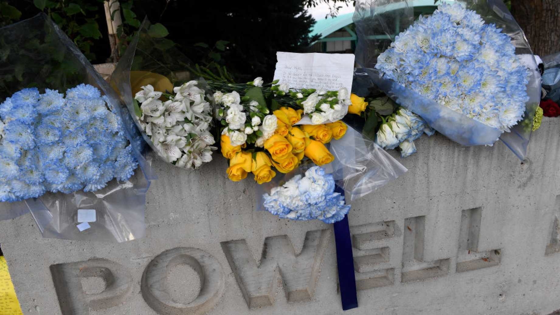 Click to enlarge flowers on headstone
