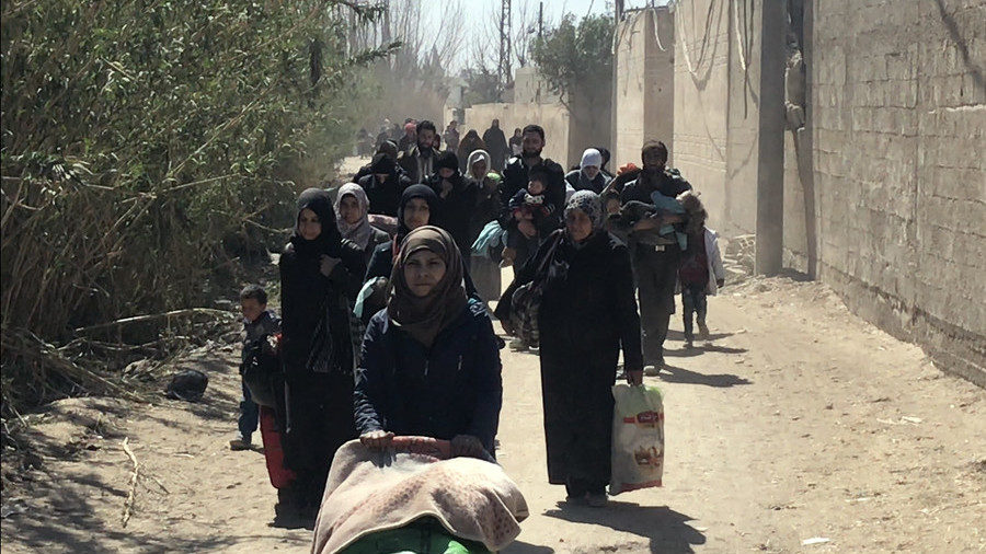 Civilians leave Eastern Ghouta