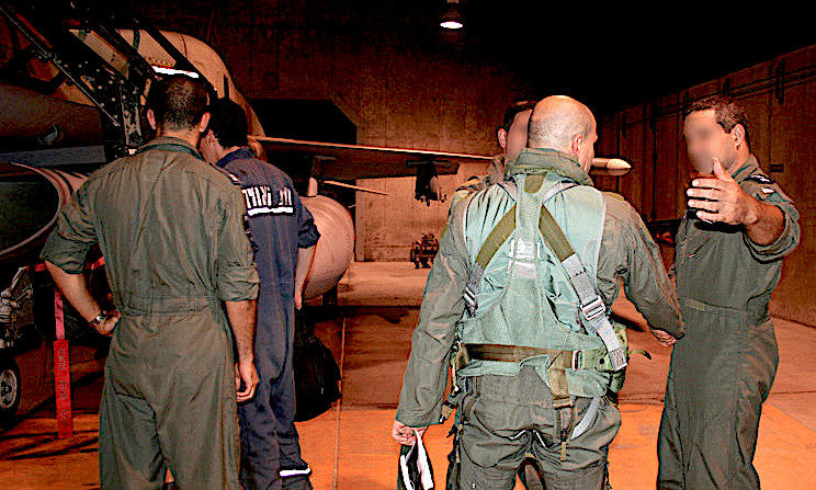 Click to enlarge Israeli plane&men