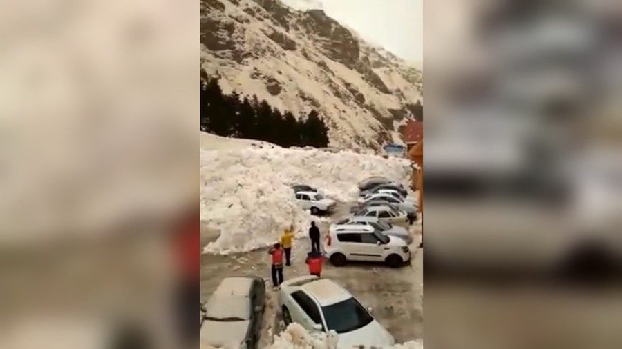 Click to enlarge Avalanche in Russia