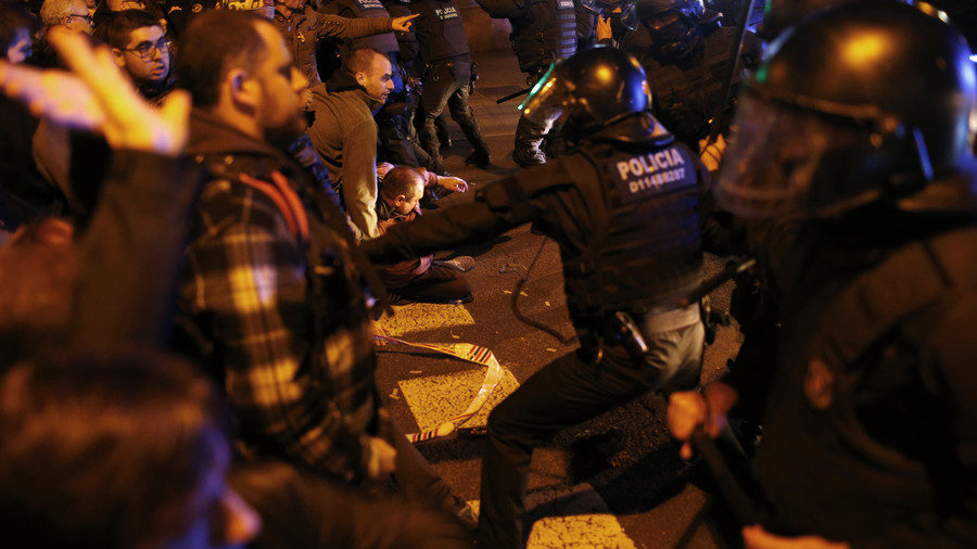 Click to enlarge Barcelona protest