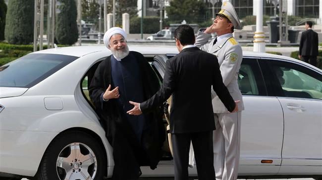 Click to enlarge President Rouhani (L) gets off a car to be received by Turkmenistan's President Gurbanguly Berdimuhamedow