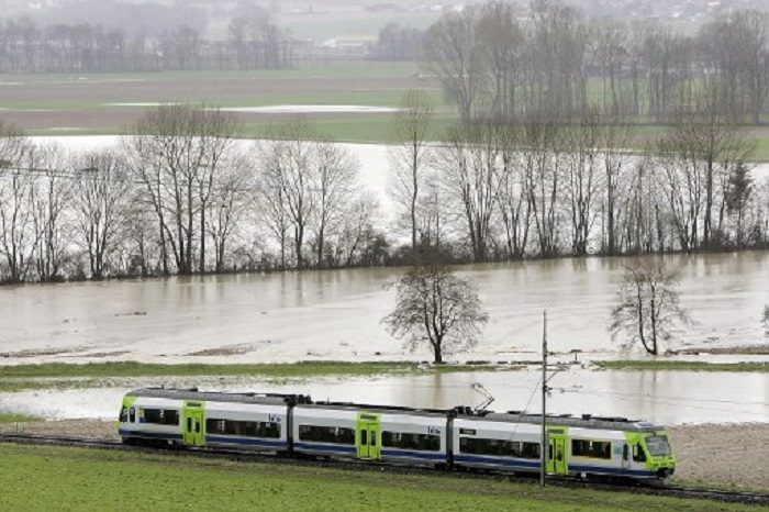 Click to enlarge Flooding in Switzerland in 2006