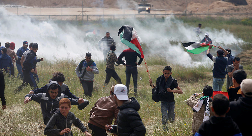 IDF using tear gas on Palestinians