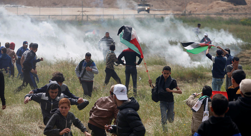 Click to enlarge IDF using tear gas on Palestinians