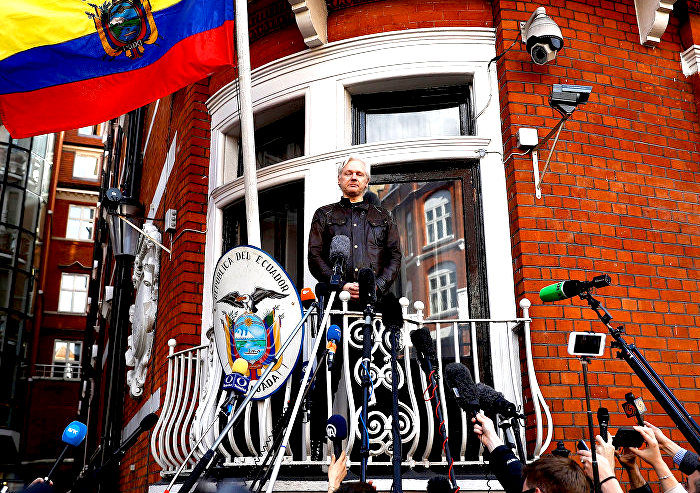 Assange balcony