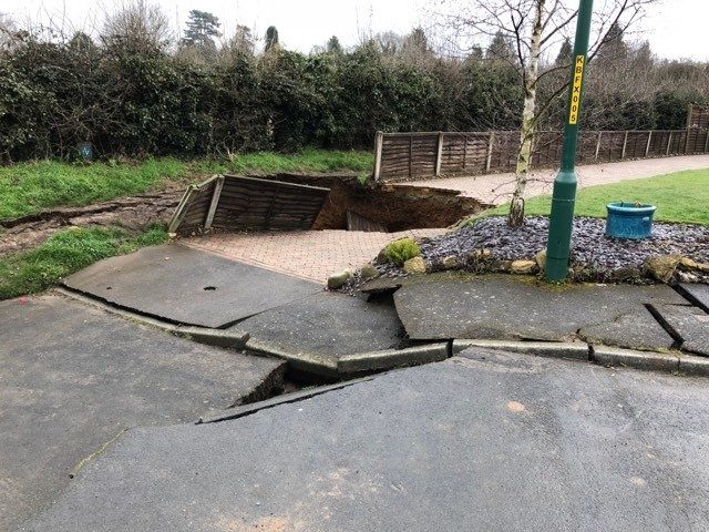 Click to enlarge The hole is off Broomshaw Road.