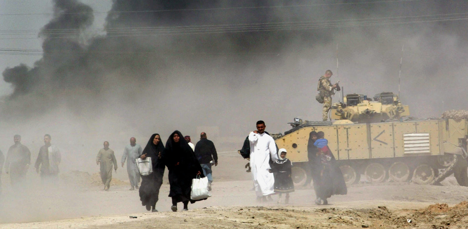 Click to enlarge Iraqis flee Basra