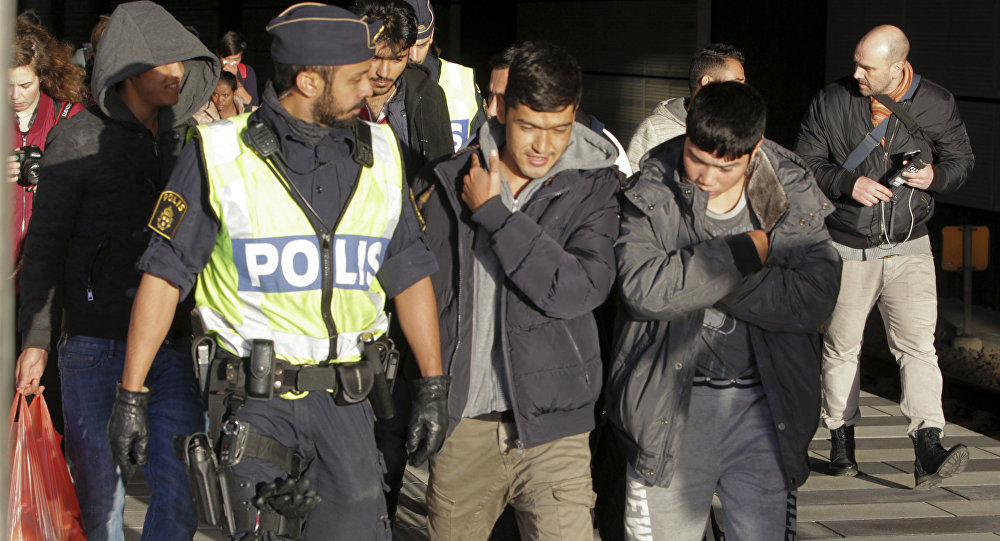 Click to enlarge immigrants arrive sweden