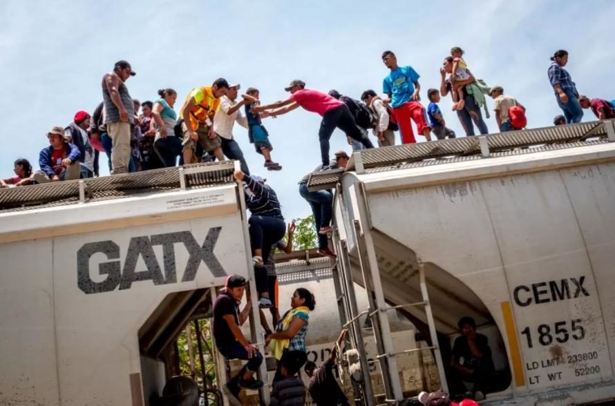 Click to enlarge central american migrants train