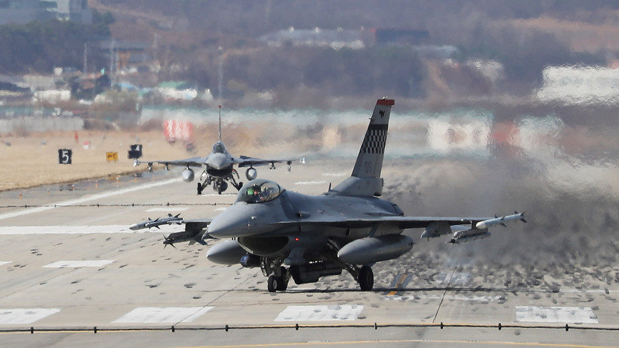 Click to enlarge F-16 fighter jet