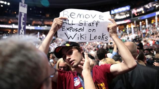 Click to enlarge wikileaks DNC protest
