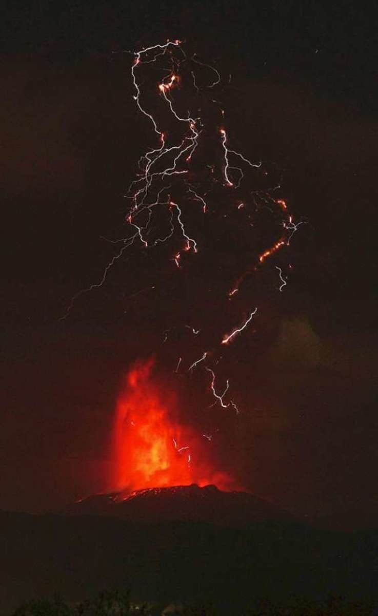 Volcanic lightning at Shinmoedake, Japan