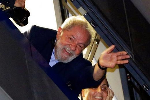 Human rights lawyer: No evidence Lula is corrupt - Brazilian prosecutor wants him to prove innocence AFTER beginning 12-year prison sentence!