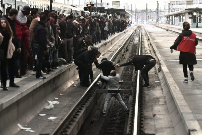 Click to enlarge SNCF strike chaos as commuters seek alternative routes