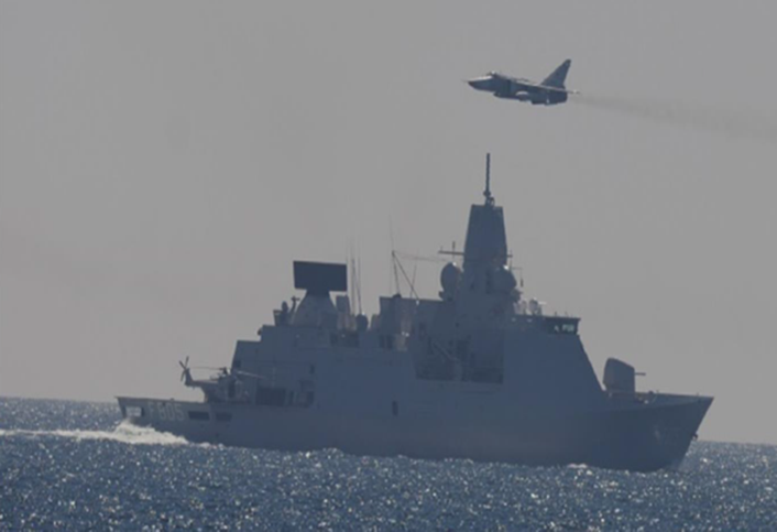 Russian jet overflies Danish warship