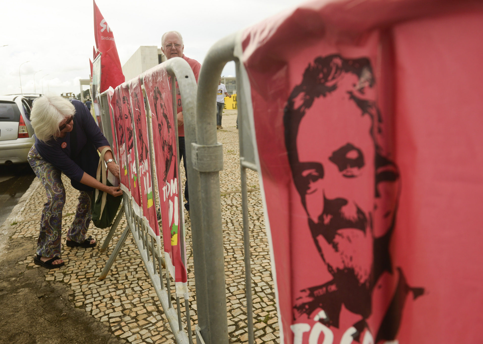 Click to enlarge Supporters of former Brazilian president Luiz Inácio Lula da Silva put up banners outside the Supreme Federal Court in March
