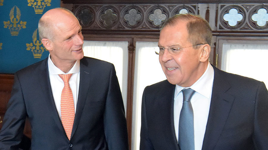 Russian Foreign Minister Sergei Lavrov, right, and Dutch Foreign Minister Stef Blok during a meeting in Moscow