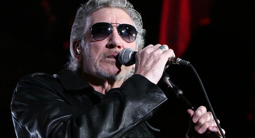 Click to enlarge Roger Waters in Barcelona (Spain) during The Wall Live