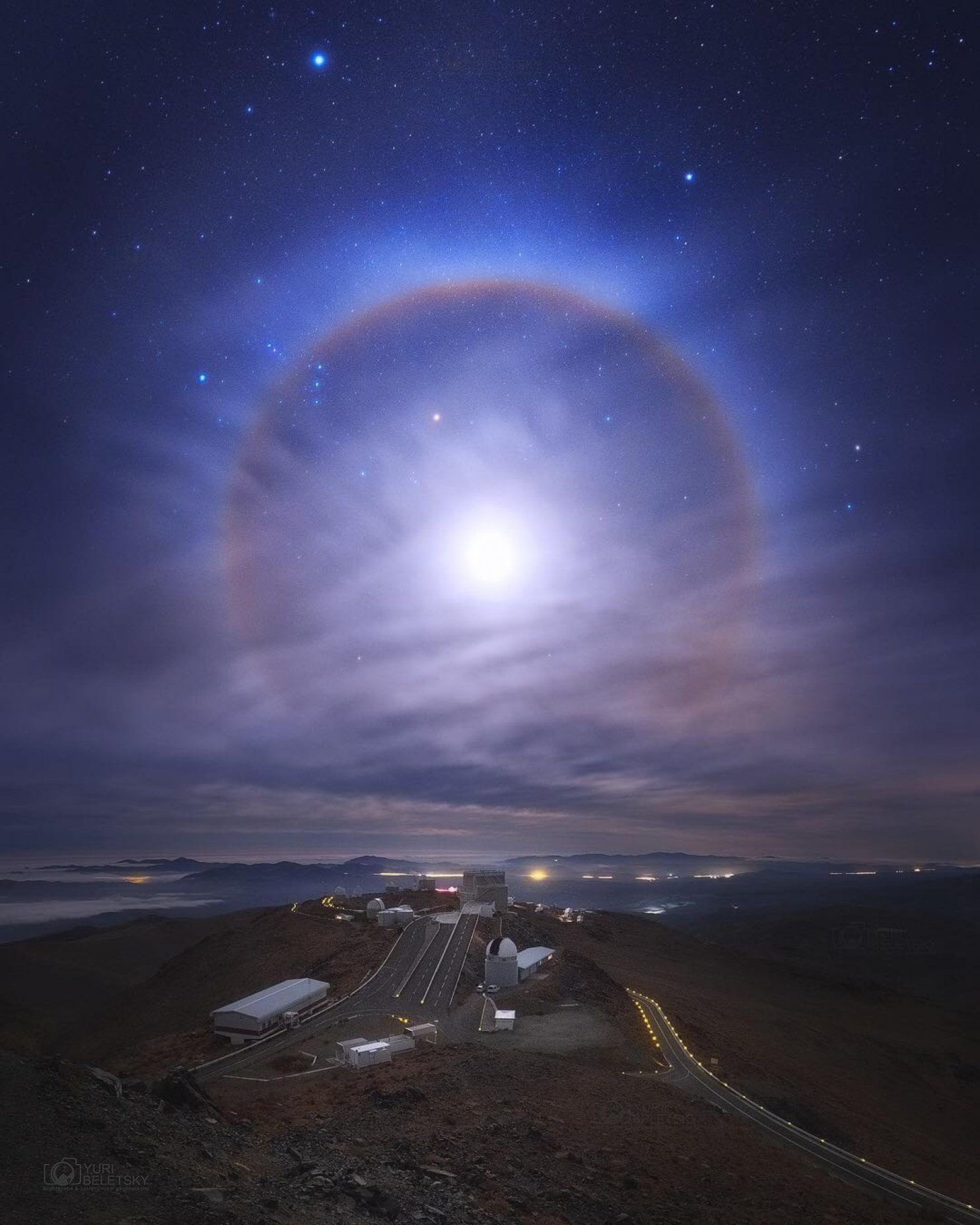 Click to enlarge Moon halo over Chile