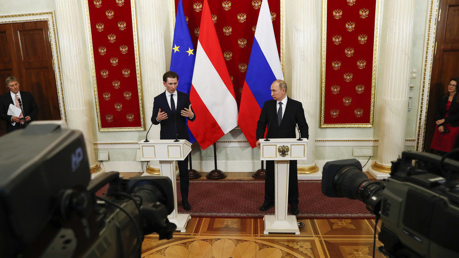 Click to enlarge Russian President Vladimir Putin (2nd R) and Austrian Chancellor Sebastian Kurz (2nd L)