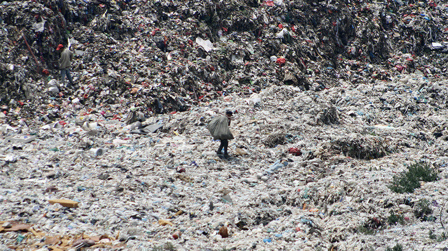 Click to enlarge garbage dump site in Jinan, Shandong province, China