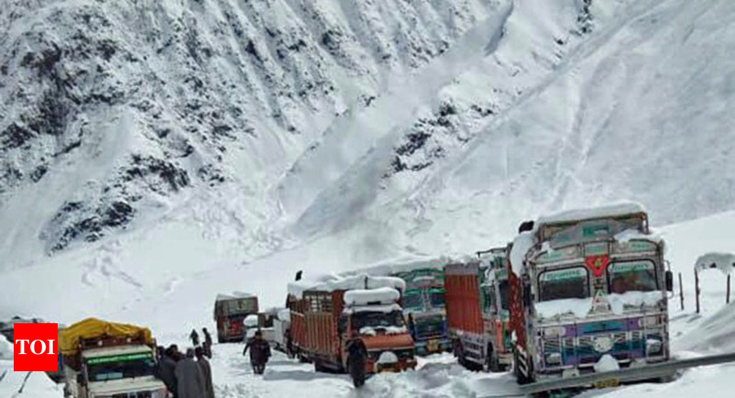 Srinagar-Leh highway closed due to heavy snowfall