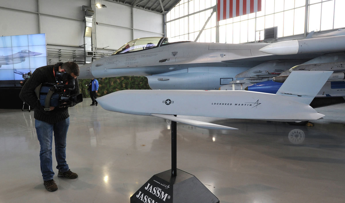 Click to enlarge JASSM missile model