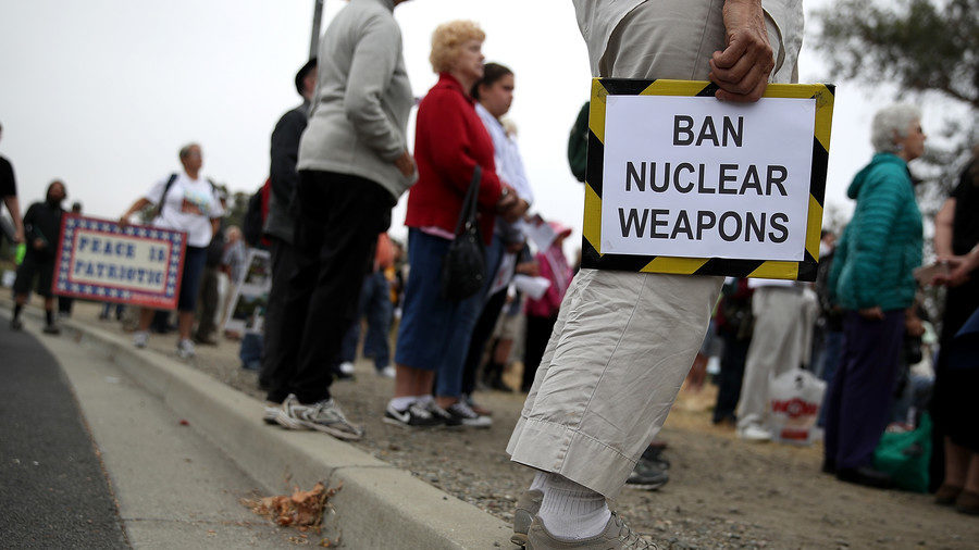 ban nuclear weapons