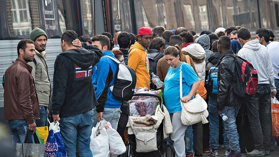 Click to enlarge denmark refugees